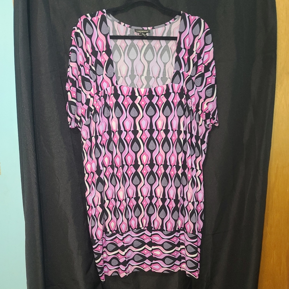 Lane Bryant 22/24 Pink Geometric Print short sleeve hip hugger top